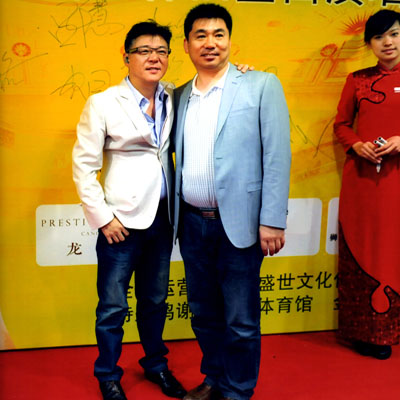 姜育恒合影