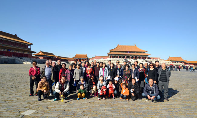 员工父母旅游合影大图